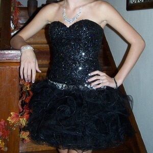 Sherri Hill Black Beaded Rhinestones Tulle Skirt  Formal Homecoming Prom Gown